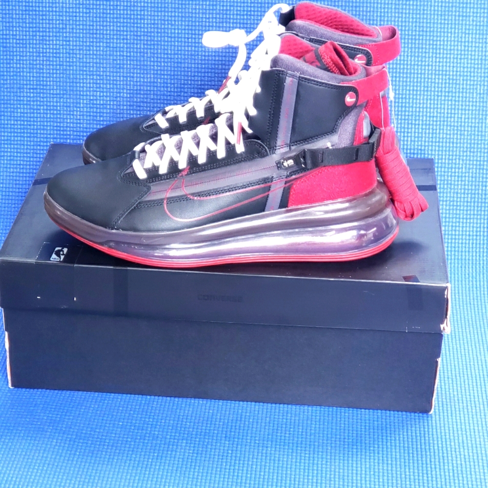 Nike Air Max 720 Saturn- Blk Team Red